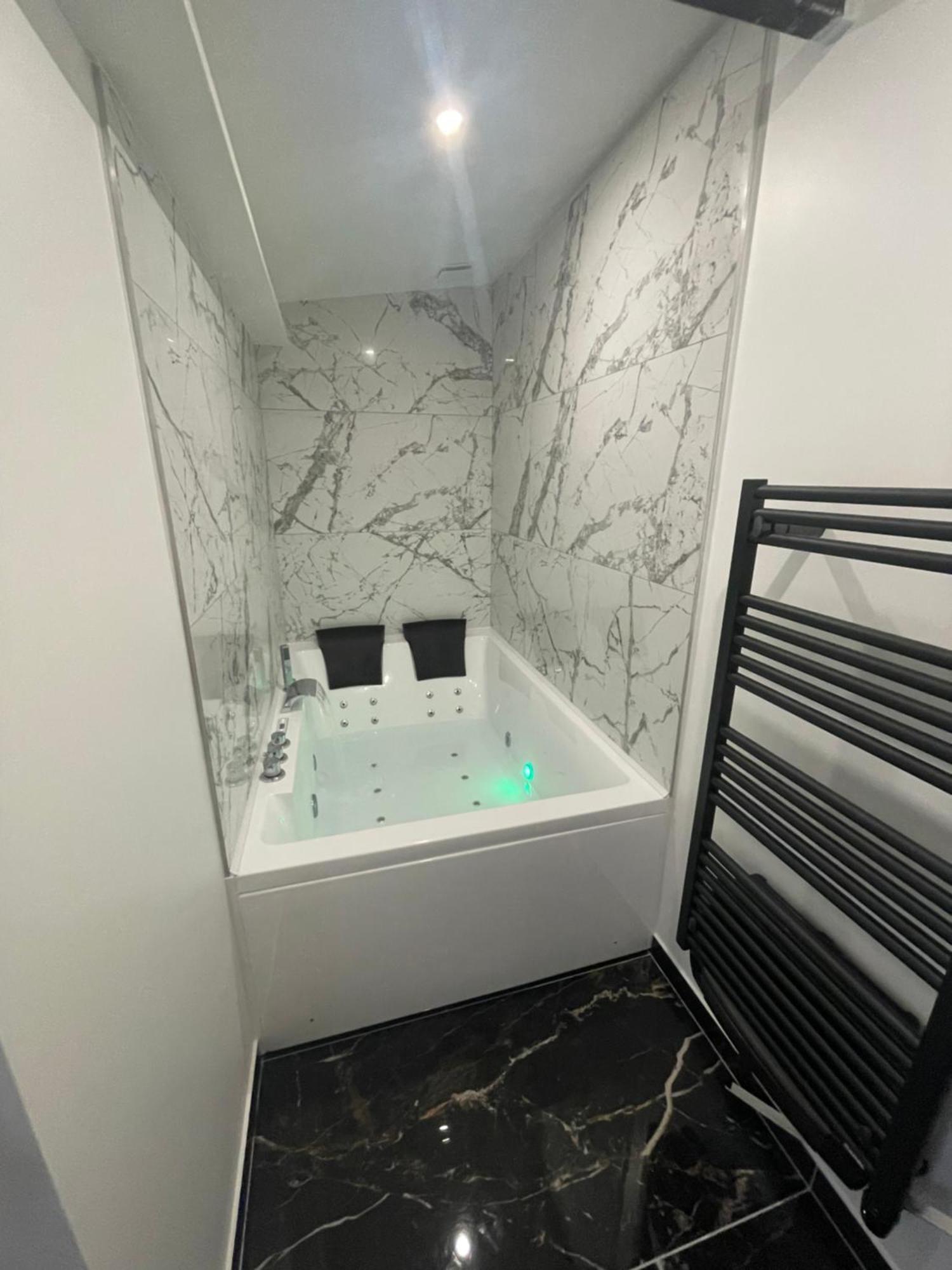 Le Cocon Balneo Apartment Санс Екстериор снимка